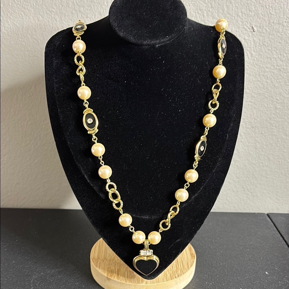 Kenneth Jay Lane KJL Vintage Pearl Long Chain Enamel Heart Necklace Gold Tone​​